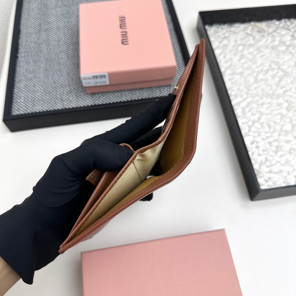 超激安ブランド財布偽物素材ディテール